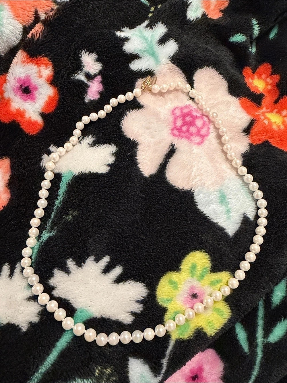 Pearl Necklace, White & Gold